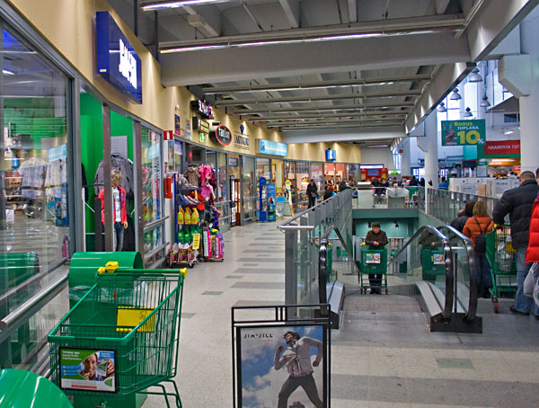 Prismakeskuksen liikkeit&auml;